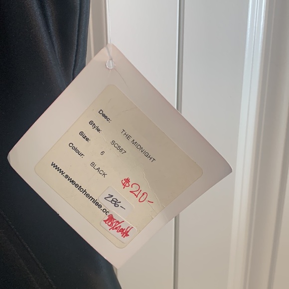 Lovely satin back dress with scalloped grey/taupe scallop detail. NWT - Picture 3 of 3